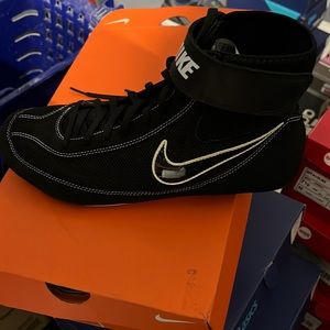 Nike side sweep - size 11